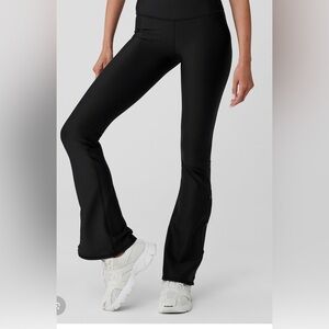 NWOT ALO Yoga Airlift High Waist Bootcut Legging in Black size Small